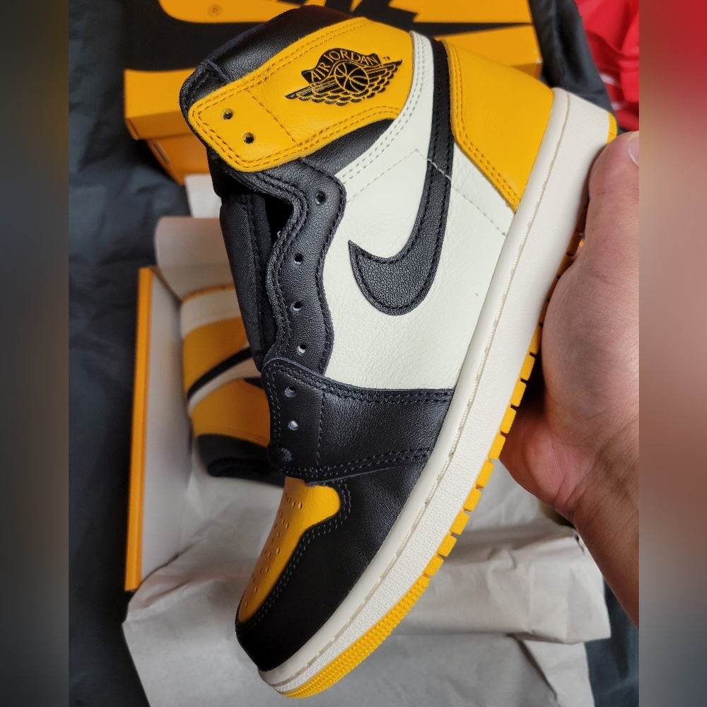 Brand new ds jordan 1 taxi size 9.